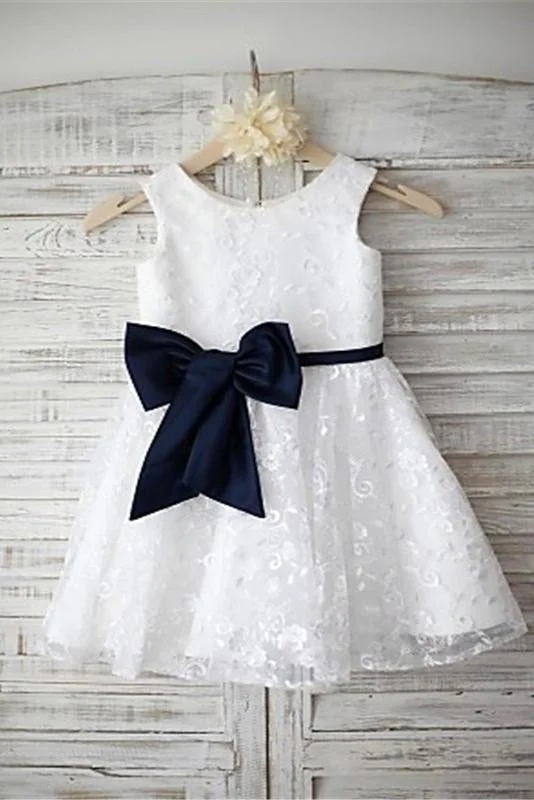 White A-line Scoop Sleeveless Bowknot Floor-Length Lace Flower Girl Dresses DM725